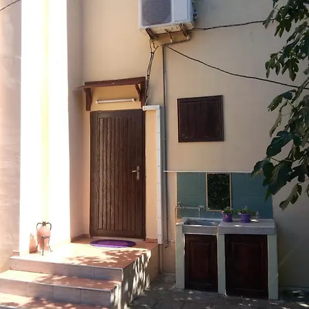 Bini * Saints Constantine and Helena