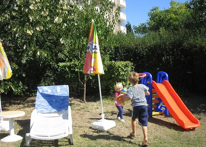 Nyaraló Bini Szent Konstantin és Elena